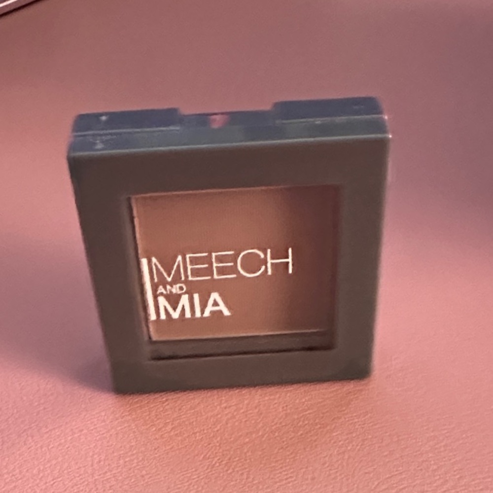 M&M'S Taupe Eyeshadow Compact